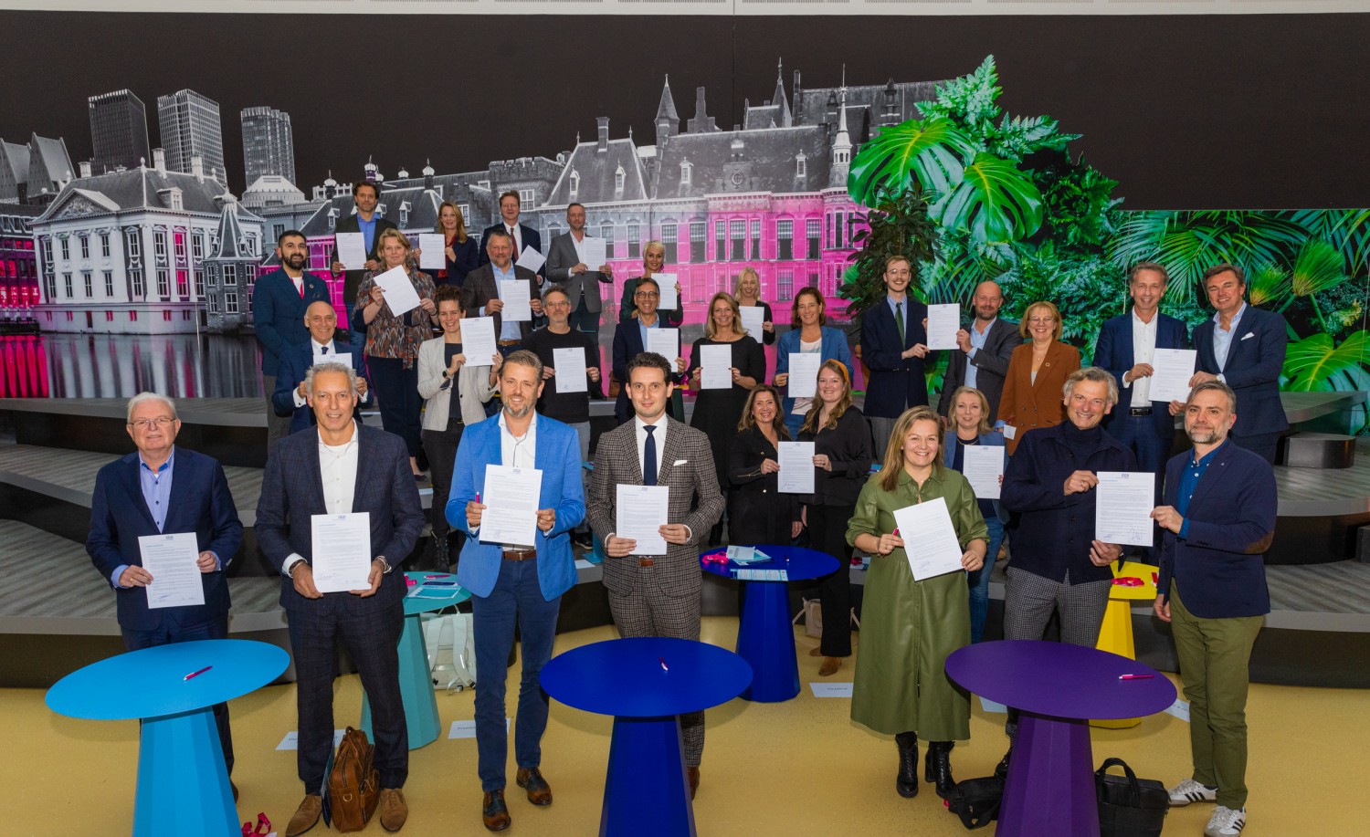 Ondertekening Charter Diversiteit op 14 november 2022 (foto: SER - Diversiteit in Bedrijf)